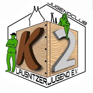 Das Logo zeigt zwei Personen auf einem Würfel mit "K2" und der Aufschrift "Lausnitzer Jugend e.V. Jugendclub".